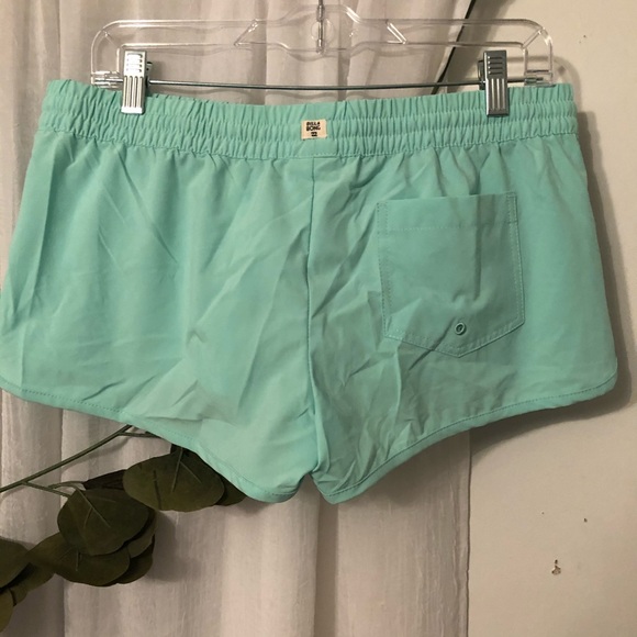 Billabong Surf Shorts - Picture 2 of 4